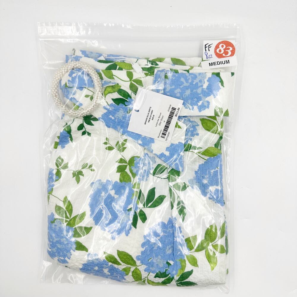 Lavender Brown Ellie Short  in blue Ivory Botanical M NWT Luxe Resort Coastal - Picture 10 of 10